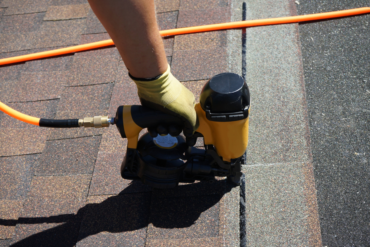 repair roof shingle